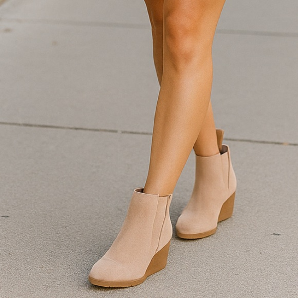 Toms booties size 9,5 new in box